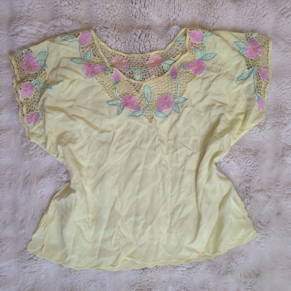 Vintage 80s/90s Handmade Crochet Lace Knit Top – "JEHNSEN" Resort Wear